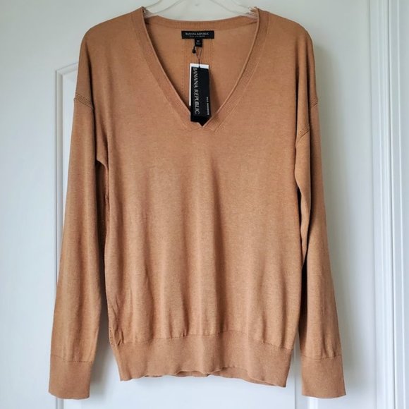 Banana Republic Sweaters - Banana Republic Silk Cashmere V Neck Sweater M NEW
